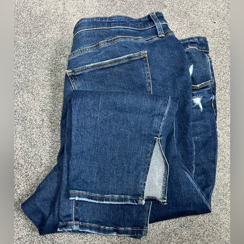 AVA & VIV Distressed Medium Wash Denim
High Rise Jeans Women's Size 26 - Picture 5 of 10